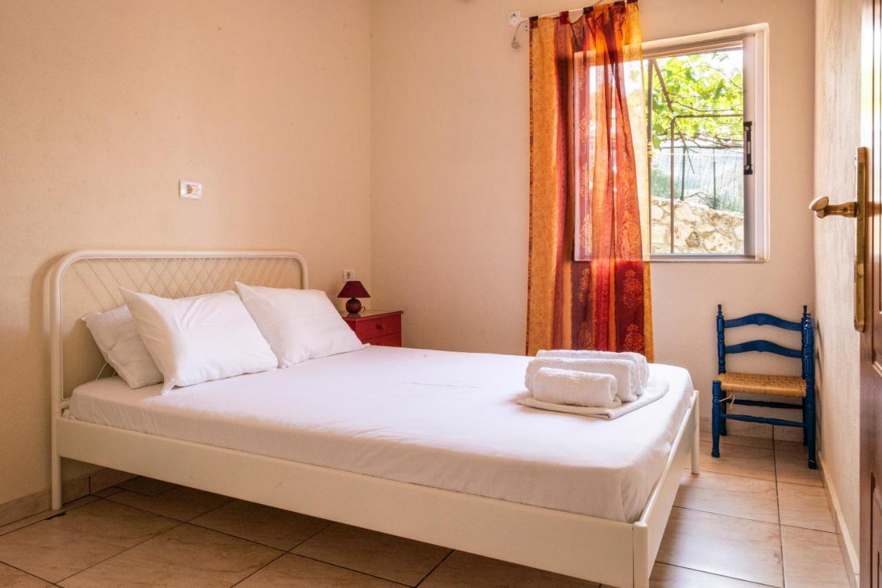 Janakis Apartments Himare Ngoại thất bức ảnh
